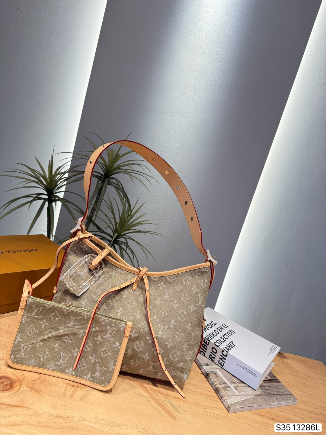 Louis Vuitton LV Carryall Crossbody Carry Shoulder Carry Daily Commute